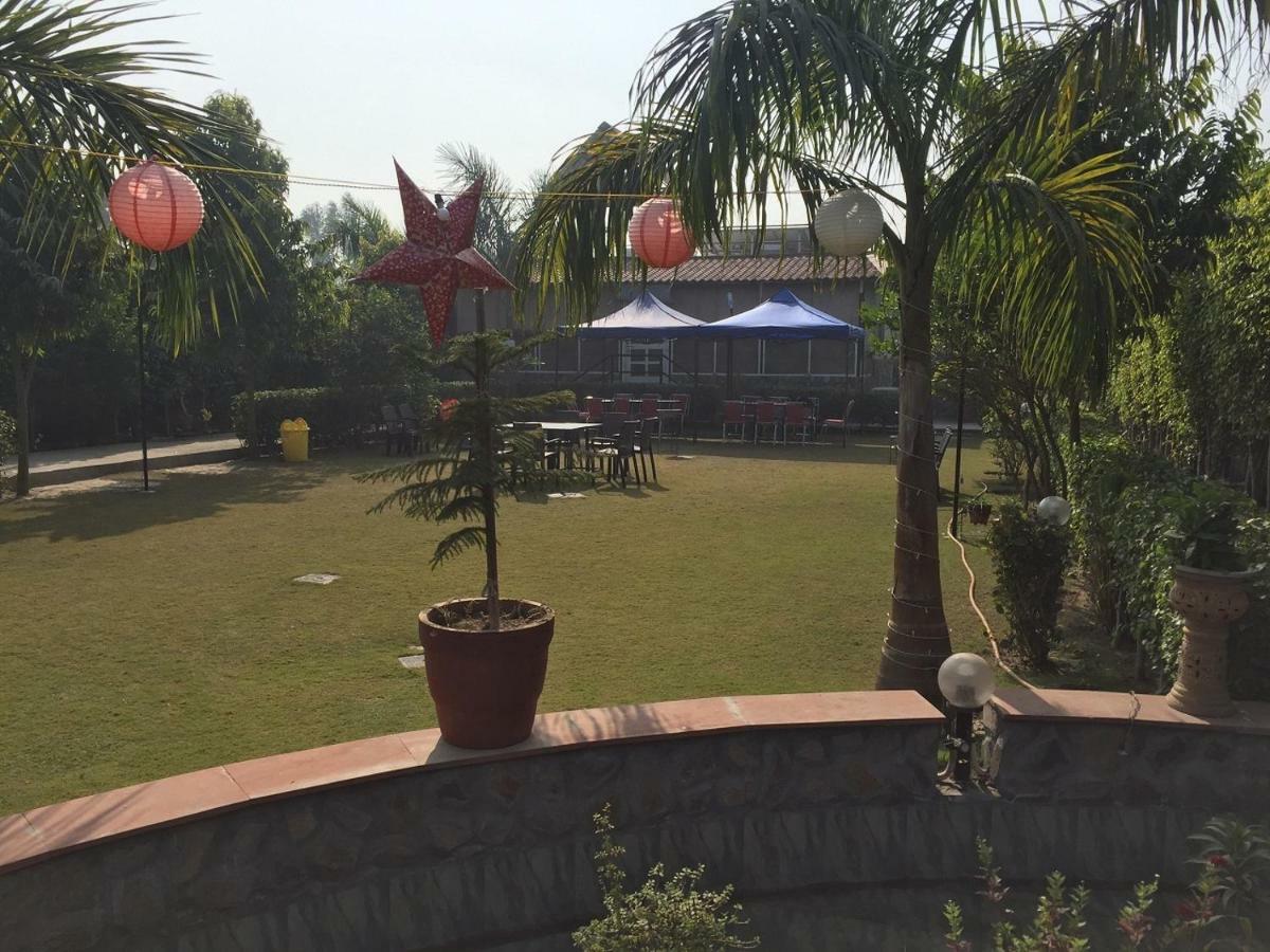 Ad Country Villa Noida Bagian luar foto